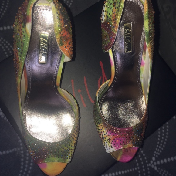 Showstopper high pumps 🥳😛🎆🎇 - Picture 4 of 8